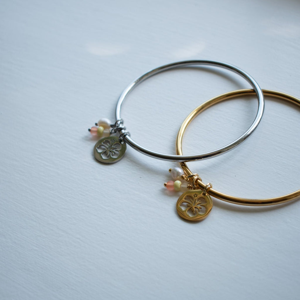 Gold Hibiscus Circle Charm Bangle